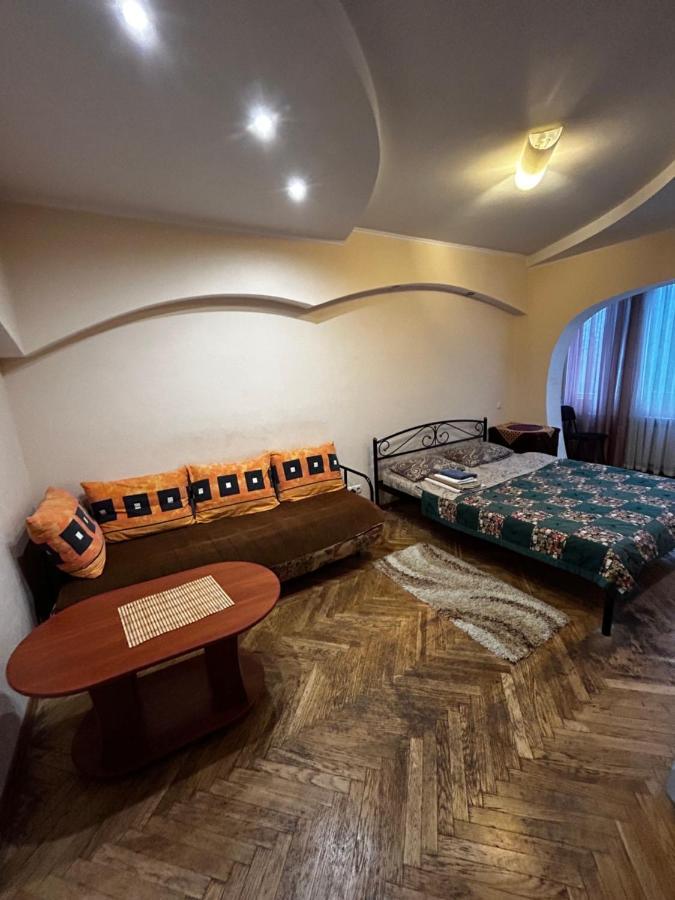 Apartment Near Train Station And Close To City Center Kyiv Exterior photo