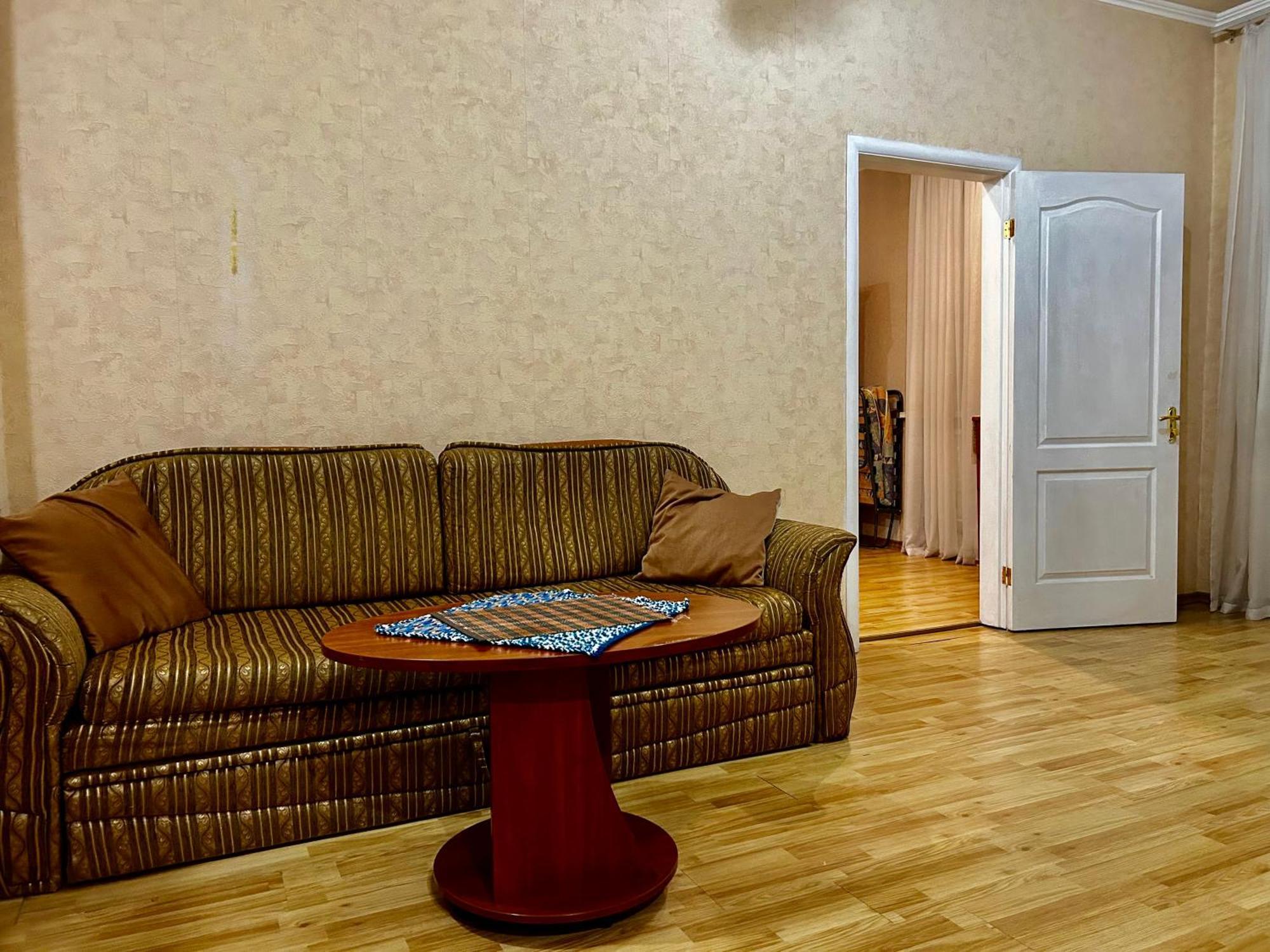 Apartment Near Train Station And Close To City Center Kyiv Exterior photo